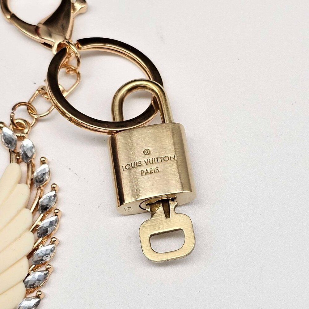 Authentic LV Gold Padlock & Key 🔑 Designer Bag Charm w/ Unbranded Swan Keychain - Picture 8 of 10